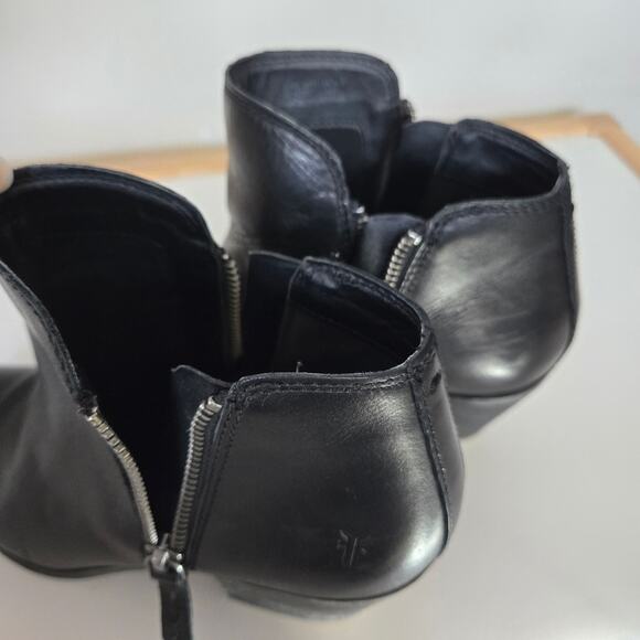 FRYE Women's Judith Zip Bootie Leather Ankle Zip Boot size 6.5M - Picture 8 of 11